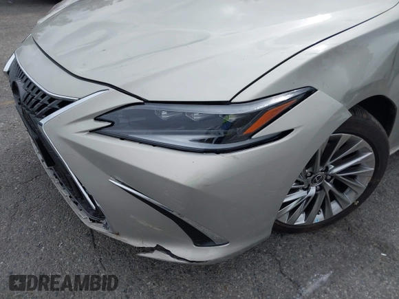 2022 Lexus ES 300h Luxury with VIN 58AEA1C13NU014248, listed as a IAAI auction lot 42057739 with 16,339 mi miles and . Bid and sale history available at DreamBid. Image 16.