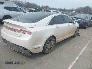 2017 Lincoln MKZ Reserve z VIN 3LN6L5EC2HR613827, wystawiony jako IAAI lot #41800613 z przebiegiem 199 097 mil mil oraz . Historia ofert i sprzedaży dostępna na DreamBid. Obrazek 4.