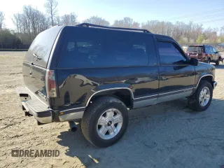 1998 Chevrolet Tahoe z VIN 3GNEK18R9WG123185, wystawiony jako Copart lot #53020915 z przebiegiem 310 261 mil mil oraz Nie do naprawy. Historia ofert i sprzedaży dostępna na DreamBid. Obrazek 3.