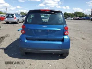 2009 Smart fortwo Pure z VIN WMEEJ31X09K252835, wystawiony jako Copart lot #69117994 z przebiegiem 15 697 mil mil oraz Szkoda całkowita • Salvage title. Historia ofert i sprzedaży dostępna na DreamBid. Obrazek 6.