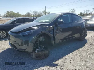 2024 Tesla Model Y z VIN 7SAYGDED3RF177273, wystawiony jako Copart lot #48084715 z przebiegiem 5 862 mil mil oraz Nie do naprawy • Non repairable. Historia ofert i sprzedaży dostępna na DreamBid. Obrazek 1.