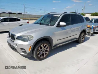 2011 BMW X5 35i z VIN 5UXZV4C53BL738611, wystawiony jako Copart lot #59194335 z przebiegiem 206 512 mil mil oraz Czysty tytuł • Clean title. Historia ofert i sprzedaży dostępna na DreamBid. Obrazek 1.
