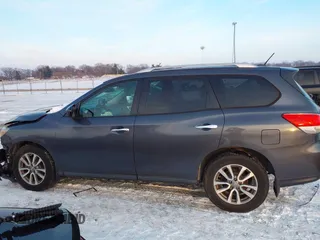 2013 Nissan Pathfinder SV with VIN 5N1AR2MM1DC622173, listed as a IAAI auction lot 41301254 with 145,903 mi miles. Bid and sale history available at carsss.com. Image 15.