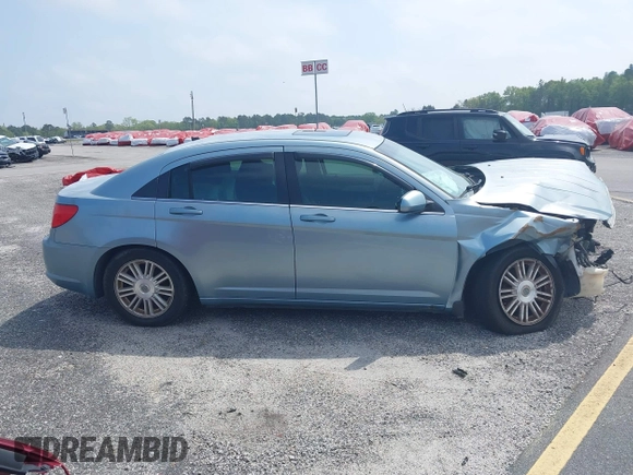 2009 Chrysler Sebring Touring z VIN 1C3LC56B89N517786, wystawiony jako IAAI lot #36918020 z przebiegiem 125 567 mil mil oraz . Historia ofert i sprzedaży dostępna na DreamBid. Obrazek 13.