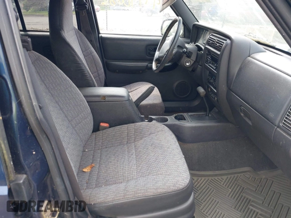 2001 Jeep Cherokee Sport with VIN 1J4FT48S01L604740, listed as a IAAI auction lot 42440685 with 198,284 mi miles and . Bid and sale history available at DreamBid. Image 5.