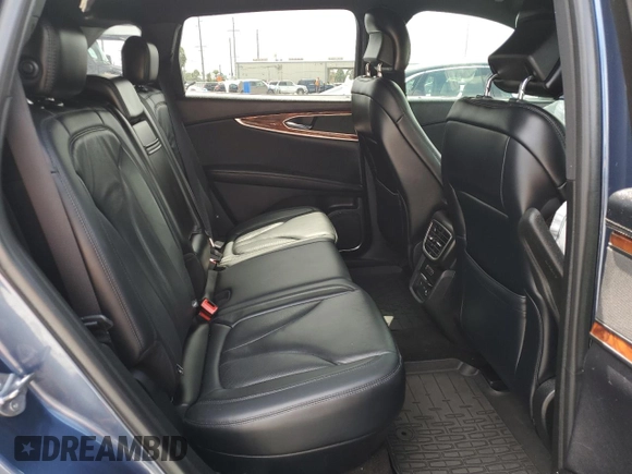 2019 Lincoln Nautilus Select z VIN 2LMPJ8K92KBL24090, wystawiony jako Copart lot #55441825 z przebiegiem 43 703 mil mil oraz Nie do naprawy • Non repairable. Historia ofert i sprzedaży dostępna na DreamBid. Obrazek 11.