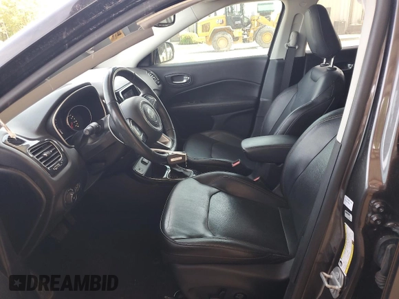 2018 Jeep Compass Limited z VIN 3C4NJCCBXJT361662, wystawiony jako Copart lot #57085315 z przebiegiem 61 815 mil mil oraz Szkoda całkowita • Salvage title. Historia ofert i sprzedaży dostępna na DreamBid. Obrazek 7.
