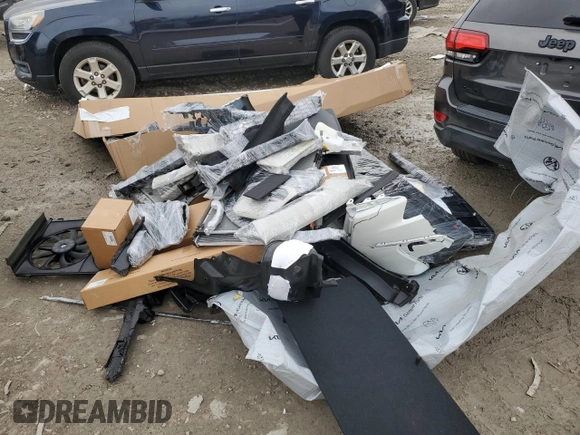 2024 Subaru Ascent Premium with VIN 4S4WMAED9R3453704, listed as a Copart auction lot 43779325 with 3,712 mi miles and Salvage title. Bid and sale history available at DreamBid. Image 13.