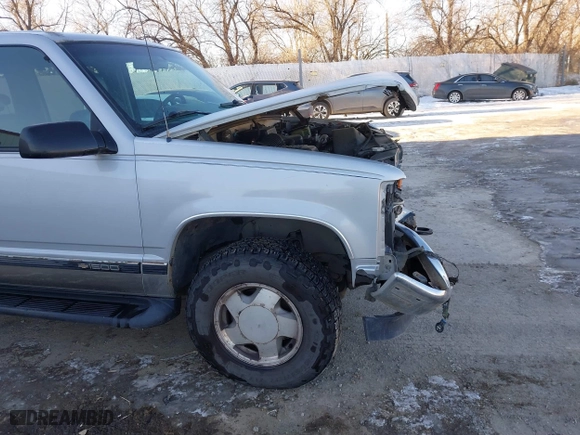 1996 Chevrolet Tahoe with VIN 1GNEK13R3TJ318572, listed as a IAAI auction lot 41419555 with 199,201 mi miles. Bid and sale history available at carsss.com. Image 17.