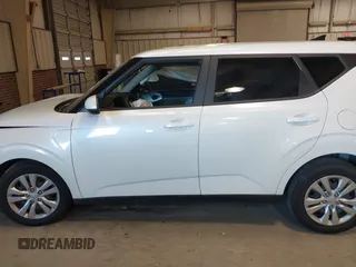 2020 Kia Soul LX with VIN KNDJ23AU7L7709151, listed as a IAAI auction lot 41357284 with 24,230 mi miles. Bid and sale history available at carsss.com. Image 14.