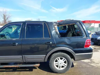 2004 Ford Expedition Special Service with VIN 1FMPU16L44LA17586, listed as a IAAI auction lot 41619534 with 140,299 mi miles. Bid and sale history available at carsss.com. Image 6.
