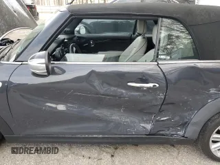2019 MINI Convertible Cooper S z VIN WMWWG9C53K3E40166, wystawiony jako Copart lot #50588705 z przebiegiem 32 886 mil mil oraz Szkoda całkowita • Salvage title. Historia ofert i sprzedaży dostępna na DreamBid. Obrazek 7.