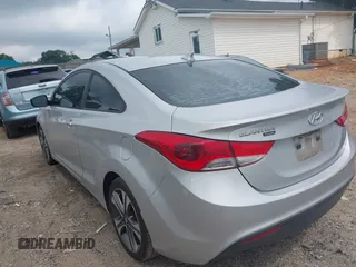 2013 Hyundai Elantra GS z VIN KMHDH6AE9DU002802, wystawiony jako IAAI lot #42433199 z przebiegiem 145 643 mil mil oraz . Historia ofert i sprzedaży dostępna na DreamBid. Obrazek 3.