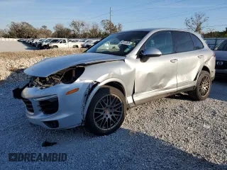 2017 Porsche Cayenne with VIN WP1AA2A21HKA87497, listed as a Copart auction lot 43112625 with 88,190 mi miles and Salvage Title. Bid and sale history available at carsss.com. Image 1.