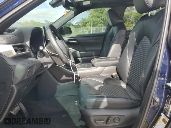 2022 Toyota Highlander XSE with VIN 5TDLZRAH5NS133434, listed as a Copart auction lot 53945075 with 47,634 mi miles and Salvage title. Bid and sale history available at DreamBid. Image 7.