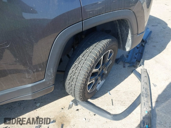 2019 Jeep Compass Trailhawk with VIN 3C4NJDDBXKT811171, listed as a IAAI auction lot 41786708 with 107,697 mi miles and . Bid and sale history available at carsss.com. Image 6.