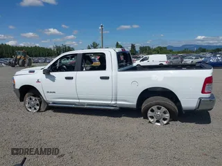 2024 Ram 2500 Big Horn z VIN 3C6UR5DL5RG303820, wystawiony jako IAAI lot #42615583 z przebiegiem 14 564 mil mil oraz . Historia ofert i sprzedaży dostępna na DreamBid. Obrazek 15.