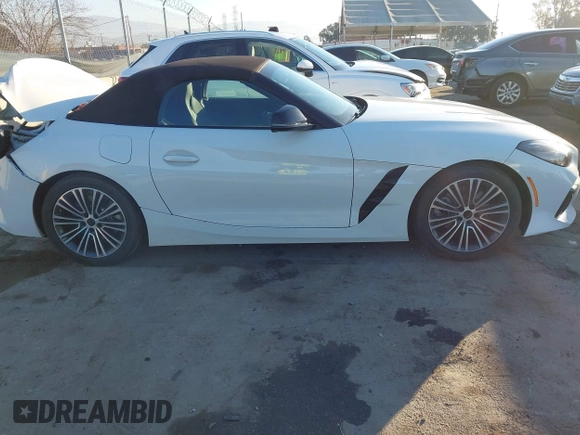 2023 BMW Z4 sDrive30i with VIN WBAHF3C00PWY17214, listed as a IAAI auction lot 41289705 with 3,412 mi miles. Bid and sale history available at carsss.com. Image 13.