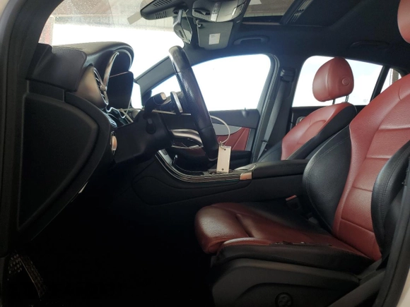 2021 Mercedes-Benz GLC 300 with VIN W1N0J8EB2MF930967, listed as a Copart auction lot 61205125 with 72,424 mi miles and Salvage title. Bid and sale history available at DreamBid. Image 7.