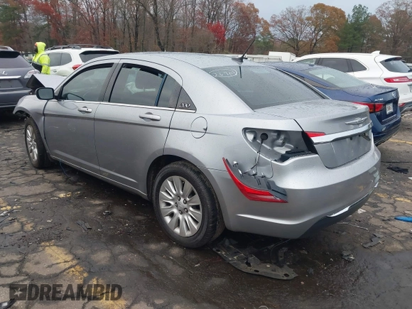 2014 Chrysler 200 LX z VIN 1C3CCBAB3EN207979, wystawiony jako IAAI lot #40997988 z przebiegiem 120 198 mil mil oraz . Historia ofert i sprzedaży dostępna na DreamBid. Obrazek 3.
