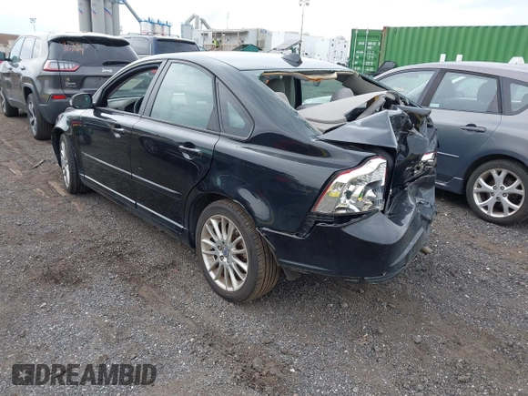 2009 Volvo S40 2.4L z VIN YV1MS390692463515, wystawiony jako IAAI lot #41977823 z przebiegiem 75 899 mil mil oraz . Historia ofert i sprzedaży dostępna na DreamBid. Obrazek 3.