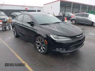 2015 Chrysler 200 S with VIN 1C3CCCBG5FN644092, listed as a IAAI auction lot 40822108 with 94,400 mi miles. Bid and sale history available at carsss.com. Image 1.