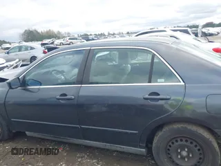 2005 Honda Accord LX z VIN 1HGCM56425A148498, wystawiony jako IAAI lot #40883324 z przebiegiem 245 802 mil mil oraz . Historia ofert i sprzedaży dostępna na DreamBid. Obrazek 14.
