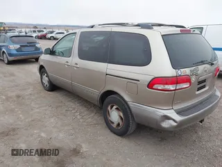 2002 Toyota Sienna LE with VIN 4T3ZF13C42U418853, listed as a IAAI auction lot 41248253 with 193,986 mi miles. Bid and sale history available at carsss.com. Image 3.