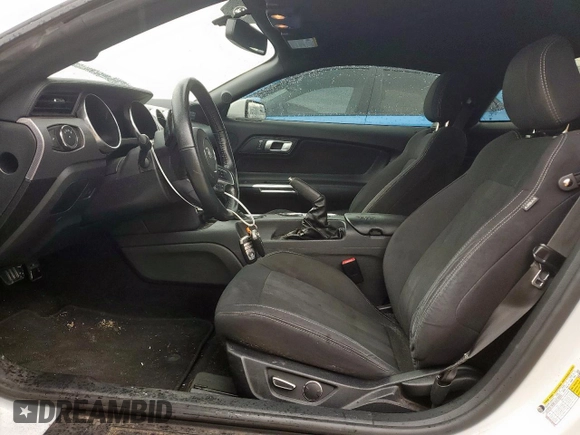 2019 Ford Mustang EcoBoost z VIN 1FA6P8TH4K5130459, wystawiony jako Copart lot #55672025 z przebiegiem 61 405 mil mil oraz Czysty tytuł • Clean title. Historia ofert i sprzedaży dostępna na DreamBid. Obrazek 7.