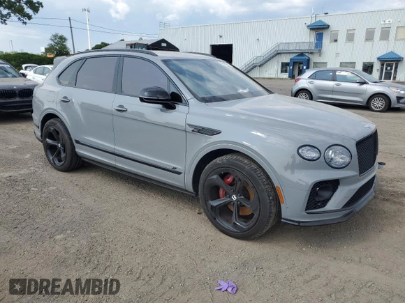 2022 Bentley Bentayga V8 z VIN SJAAM2ZVXNC013736, wystawiony jako Copart lot #67453664 z przebiegiem 22 660 mil mil oraz Nie do naprawy. Historia ofert i sprzedaży dostępna na DreamBid. Obrazek 4.