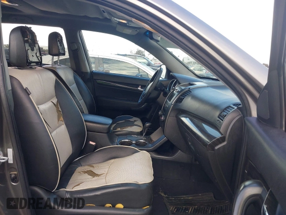 2012 Kia Sorento SX with VIN 5XYKWDA24CG195291, listed as a IAAI auction lot 41912320 with 245,650 mi miles. Bid and sale history available at carsss.com. Image 5.