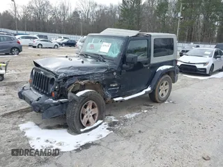 2007 Jeep Wrangler Sahara z VIN 1J8FA54107L202622, wystawiony jako IAAI lot #41391138 z przebiegiem 251 388 mil mil oraz . Historia ofert i sprzedaży dostępna na DreamBid. Obrazek 2.