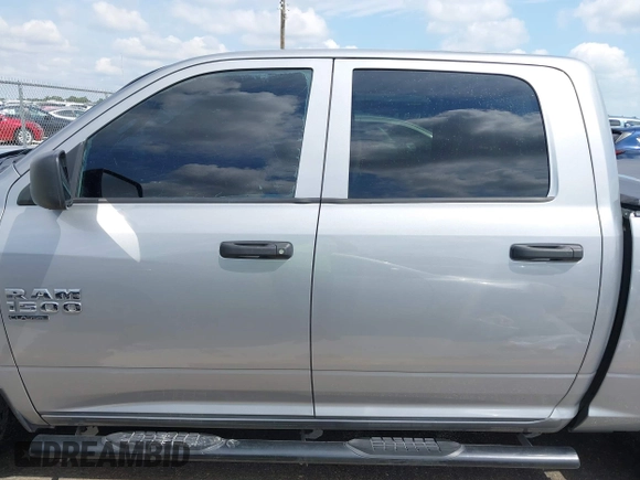 2019 Ram 1500 Tradesman z VIN 3C6RR6KG0KG705946, wystawiony jako IAAI lot #42217999 z przebiegiem 99 460 mil mil oraz . Historia ofert i sprzedaży dostępna na DreamBid. Obrazek 15.