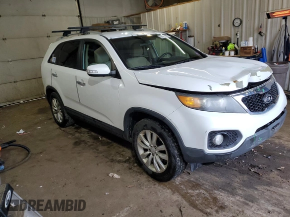 2011 Kia Sorento EX z VIN 5XYKU4A27BG136191, wystawiony jako Copart lot #52979995 z przebiegiem 209 280 mil mil oraz Szkoda całkowita • Salvage title. Historia ofert i sprzedaży dostępna na DreamBid. Obrazek 4.