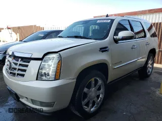 2007 Cadillac Escalade z VIN 1GYFK63837R353504, wystawiony jako Copart lot #55350155 z przebiegiem 68 974 mil mil oraz Tytuł czysty. Historia ofert i sprzedaży dostępna na DreamBid. Obrazek 1.