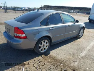 2006 Volvo S40 2.4L z VIN YV1MS390162205592, wystawiony jako IAAI lot #42172044 z przebiegiem 197 463 mil mil oraz . Historia ofert i sprzedaży dostępna na DreamBid. Obrazek 4.