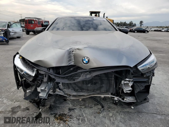 2022 BMW M8 Competition z VIN WBSAE0C02NCG86576, wystawiony jako Copart lot #39370084 z przebiegiem Nie podano mil oraz . Historia ofert i sprzedaży dostępna na DreamBid. Obrazek 5.