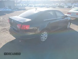 2013 Volkswagen Jetta Sedan SE w/Convenience/Sunroof with VIN 3VWBP7AJ1DM402355, listed as a IAAI auction lot 41402360 with 146,272 mi miles. Bid and sale history available at carsss.com. Image 4.