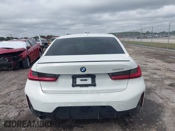 2025 BMW 3 Series 330i with VIN 3MW69CW08S8F14628, listed as a IAAI auction lot 41655546 with 1,492 mi miles and . Bid and sale history available at carsss.com. Image 17.