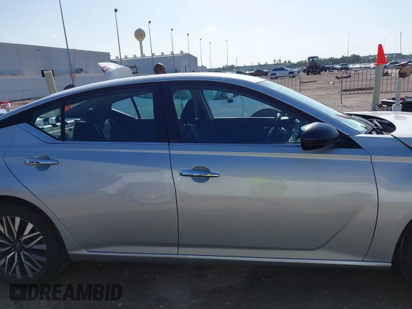 2024 Nissan Altima SV z VIN 1N4BL4DV6RN360313, wystawiony jako IAAI lot #42380837 z przebiegiem 44 189 mil mil oraz . Historia ofert i sprzedaży dostępna na DreamBid. Obrazek 13.