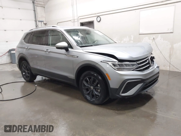 2024 Volkswagen Tiguan SE with VIN 3VV2B7AXXRM098733, listed as a IAAI auction lot 42544697 with 26,034 mi miles and . Bid and sale history available at DreamBid. Image 1.
