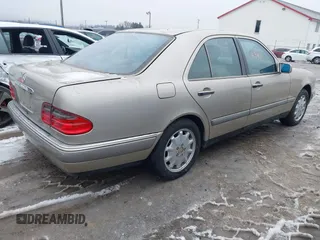 1996 Mercedes-Benz E-Class with VIN WDBJF55F5TJ007150, listed as a IAAI auction lot 41518340 with 178,930 mi miles. Bid and sale history available at carsss.com. Image 4.