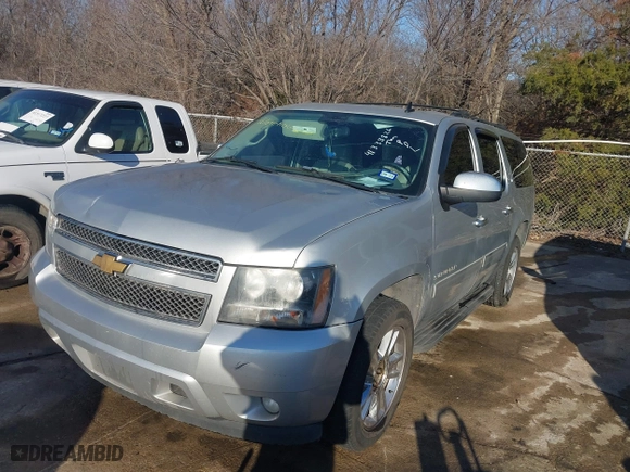 2013 Chevrolet Suburban LT with VIN 1GNSCJE00DR266075, listed as a IAAI auction lot 41338826 with 291,358 mi miles. Bid and sale history available at carsss.com. Image 19.