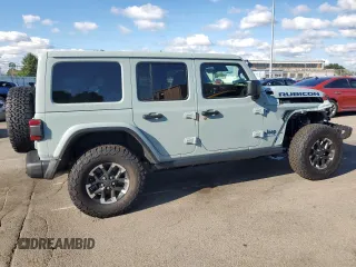 2024 Jeep Wrangler Rubicon z VIN 1C4RJXR64RW279791, wystawiony jako Copart lot #61348324 z przebiegiem 1 387 mil mil oraz Szkoda całkowita • Salvage title. Historia ofert i sprzedaży dostępna na DreamBid. Obrazek 3.