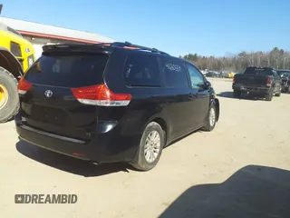 2012 Toyota Sienna XLE AAS z VIN 5TDYK3DC5CS186980, wystawiony jako IAAI lot #41680554 z przebiegiem 330 023 mil mil oraz . Historia ofert i sprzedaży dostępna na DreamBid. Obrazek 4.