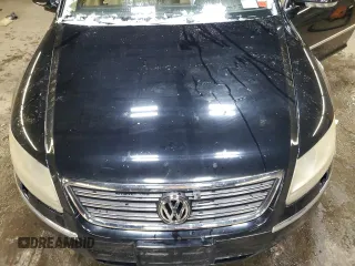 2005 Volkswagen Phaeton V8 z VIN WVWAF63D058000156, wystawiony jako Copart lot #83557884 z przebiegiem 173 284 mil mil oraz Szkody całkowita. Historia ofert i sprzedaży dostępna na DreamBid. Obrazek 11.