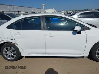 2025 Toyota Corolla LE z VIN 5YFB4MDE2SP274691, wystawiony jako IAAI lot #42017890 z przebiegiem 2 738 mil mil oraz . Historia ofert i sprzedaży dostępna na DreamBid. Obrazek 13.