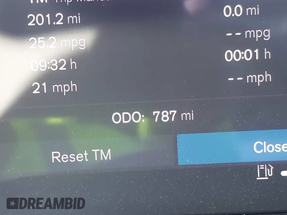 2025 Volvo XC40 Ultimate Dark Theme z VIN YV4L12UM3S2529546, wystawiony jako IAAI lot #42270947 z przebiegiem 787 mil mil oraz . Historia ofert i sprzedaży dostępna na DreamBid. Obrazek 16.