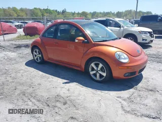 2010 Volkswagen New Beetle Coupe with VIN 3VWRW3AG6AM029534, listed as a IAAI auction lot 41925044 with 163,708 mi miles. Bid and sale history available at carsss.com. Image 1.