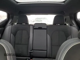 2022 Volvo XC40 R-Design с VIN YV4162UM3N2647058, выставлен на аукционе Copart как лот 53968175 с пробегом 31 218 миль миль и Списание • Salvage title. История ставок и продаж доступна на DreamBid. Изображение 10.